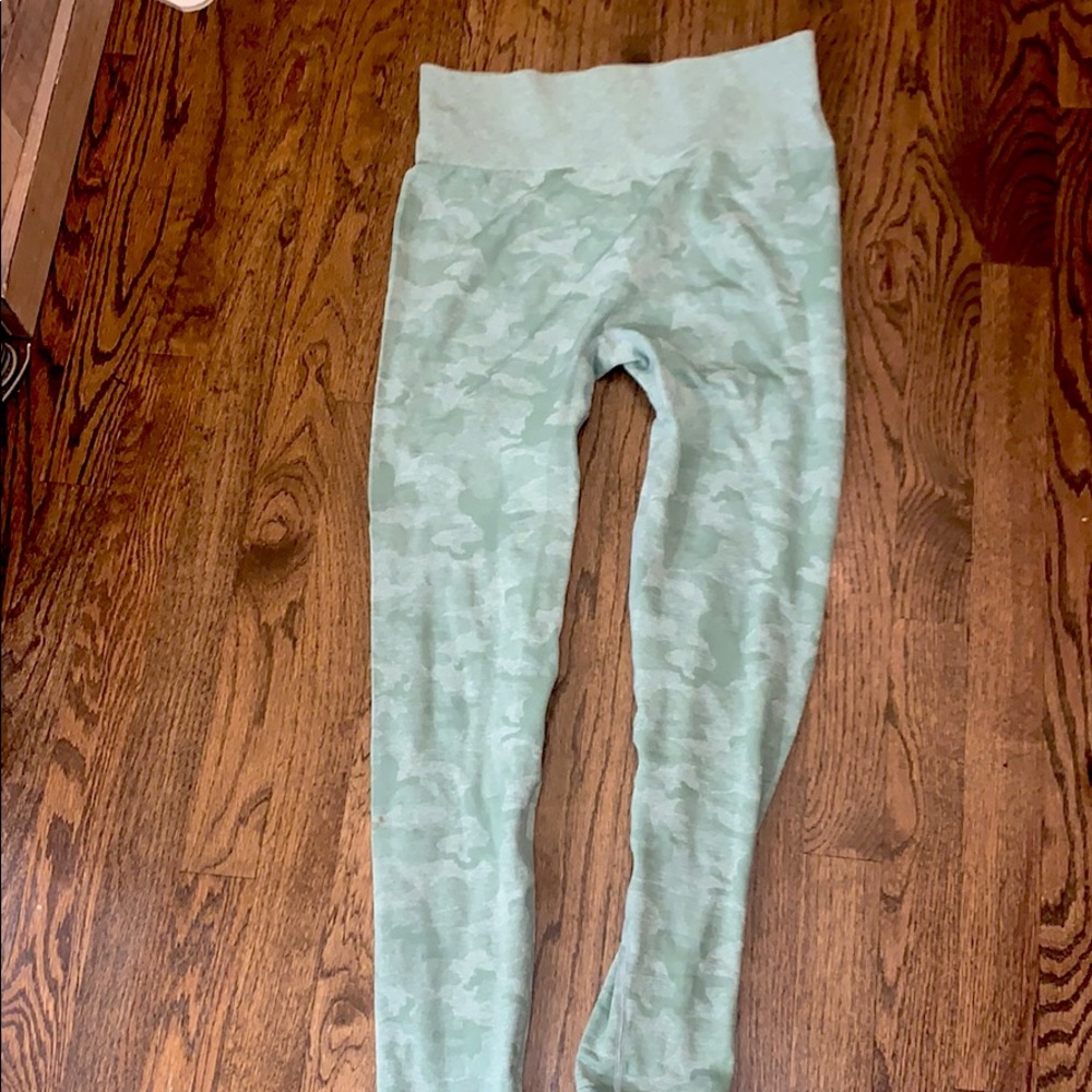 Green camo seamless leggings